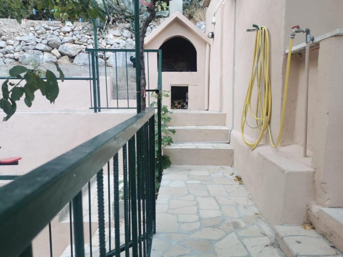 Big And Spacious Apartment In The Heart Of Omis Bagian luar foto