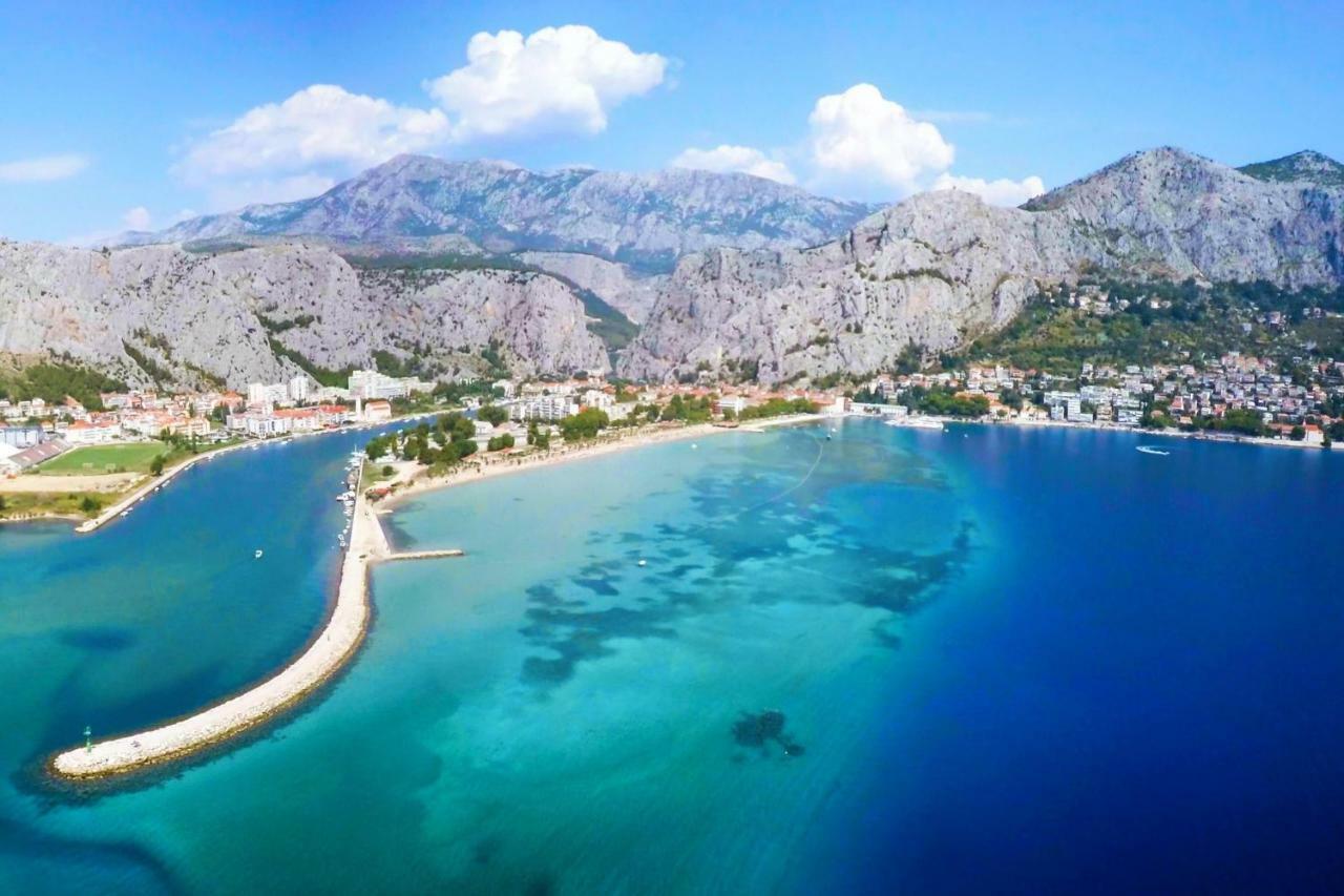 Big And Spacious Apartment In The Heart Of Omis Bagian luar foto