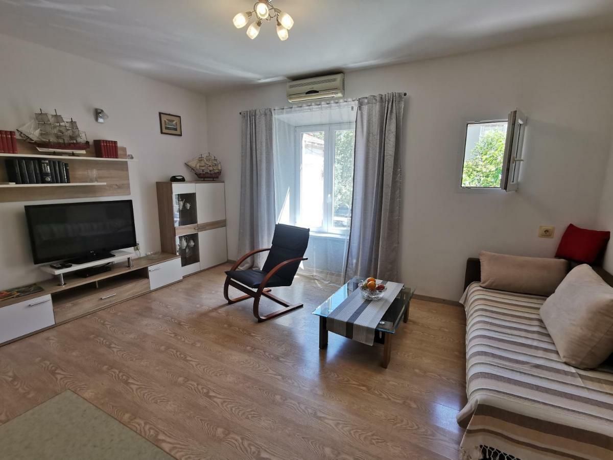 Big And Spacious Apartment In The Heart Of Omis Bagian luar foto