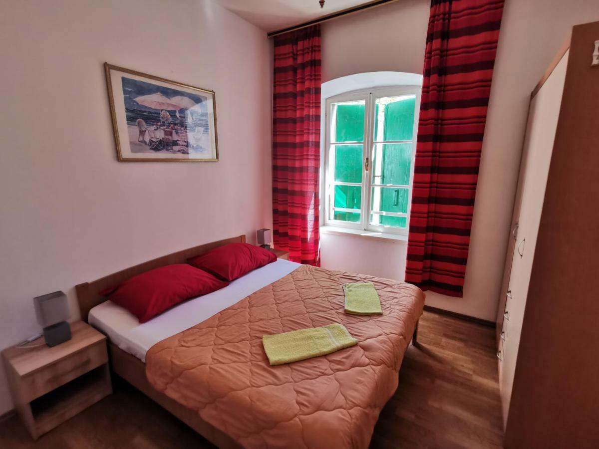 Big And Spacious Apartment In The Heart Of Omis Bagian luar foto