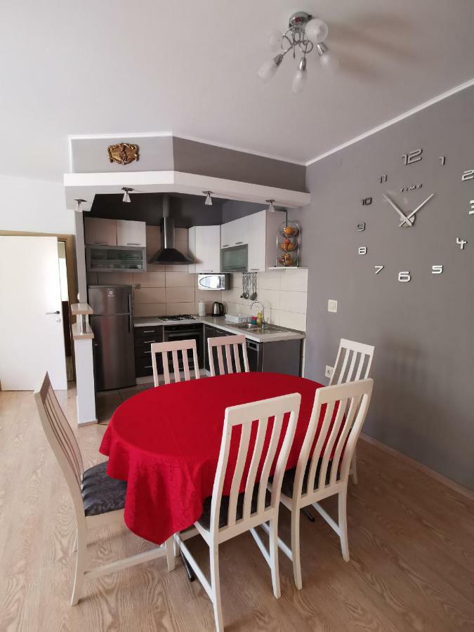 Big And Spacious Apartment In The Heart Of Omis Bagian luar foto