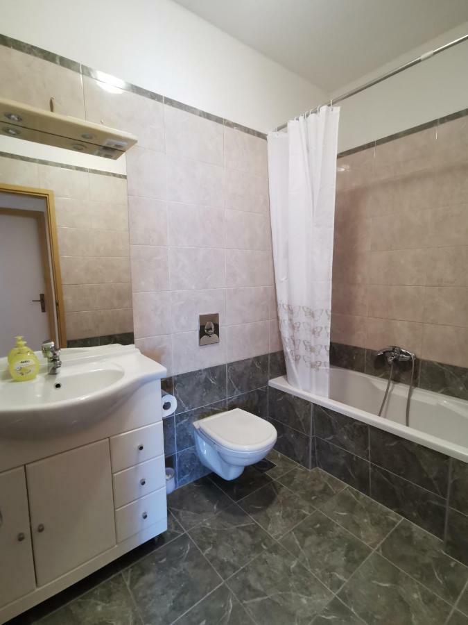 Big And Spacious Apartment In The Heart Of Omis Bagian luar foto