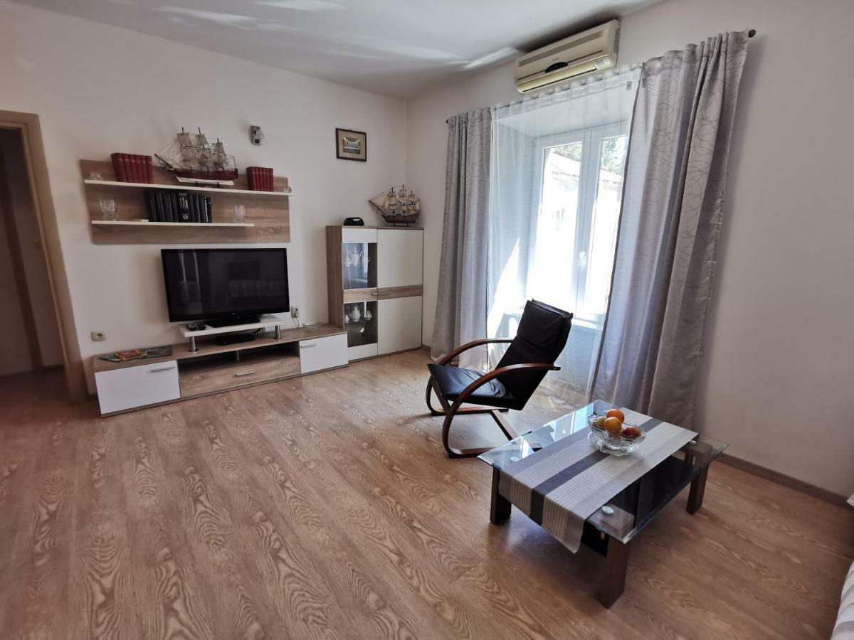Big And Spacious Apartment In The Heart Of Omis Bagian luar foto