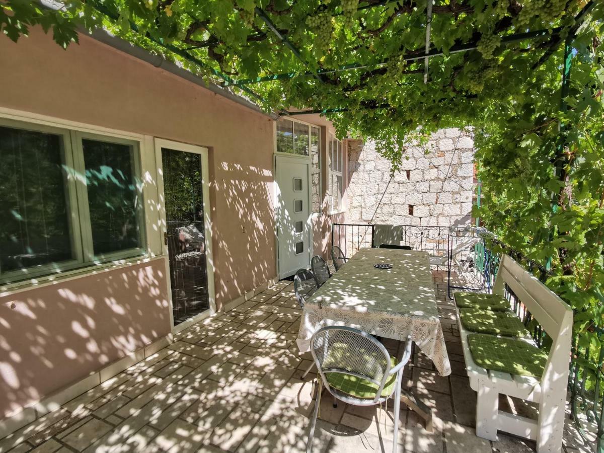 Big And Spacious Apartment In The Heart Of Omis Bagian luar foto